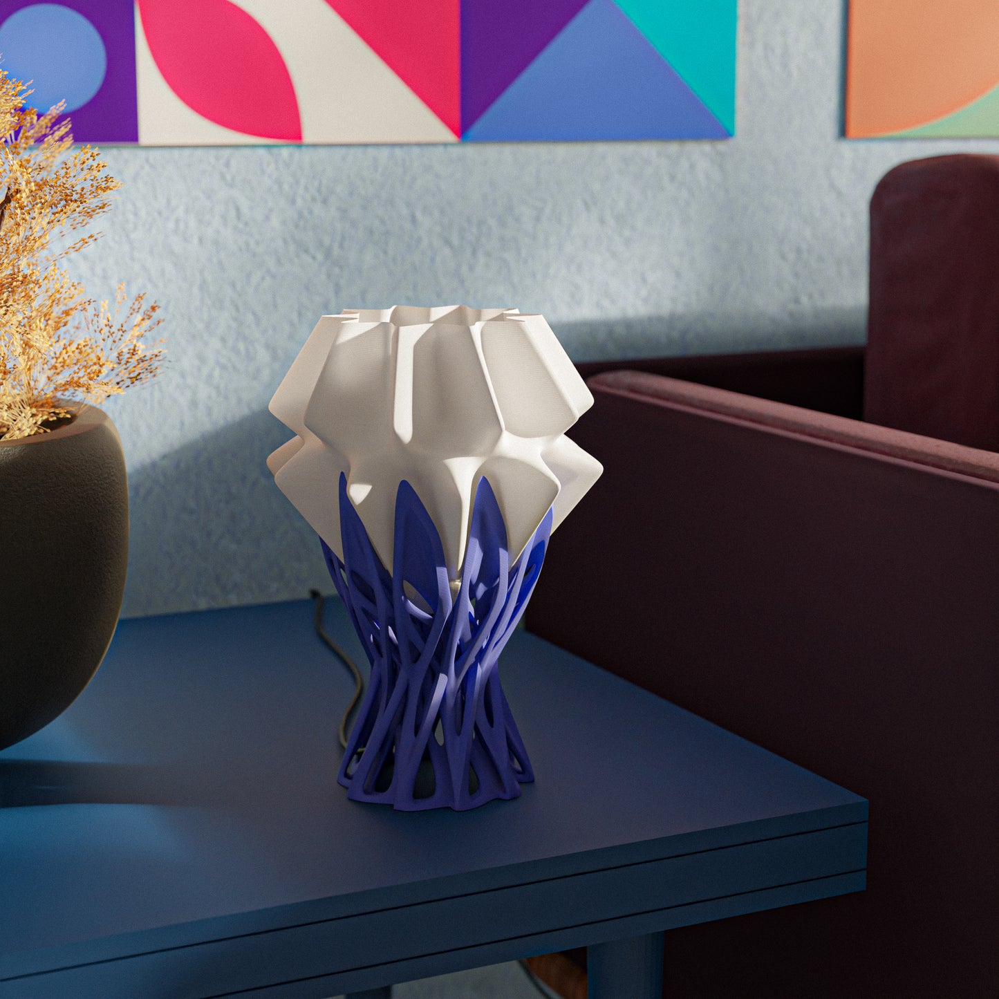 Moodshot: Lampe am Nachttisch bei Abendlicht, stimmungsvolle Beleuchtung