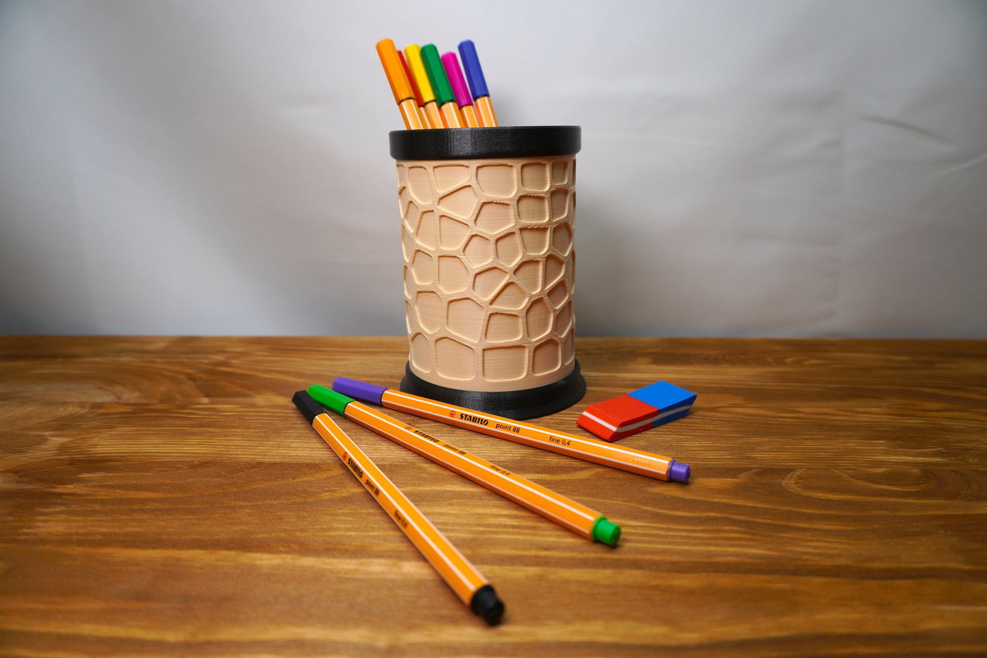Stifthalter mit Voronoi-Muster, Farbe des Randes und Bodens frei wählbar, modernes Design