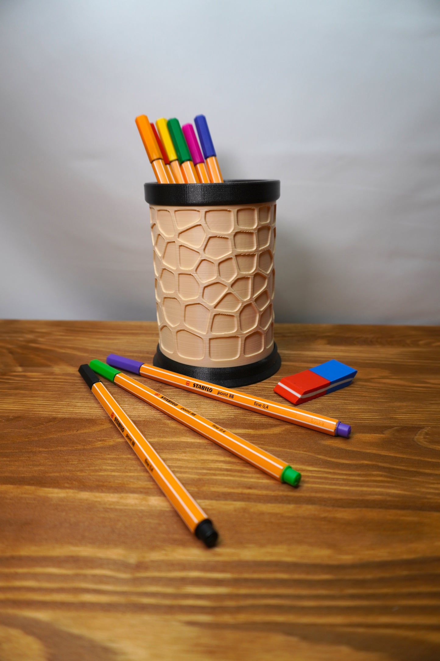 Stifthalter mit Voronoi-Muster – Farbe frei wählbar für Korpus, Rand und Boden