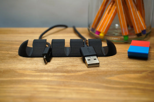 Kabelhalter zur Befestigung mit doppelseitigem Klebestreifen, in verschiedenen Größen und Farben erhältlich