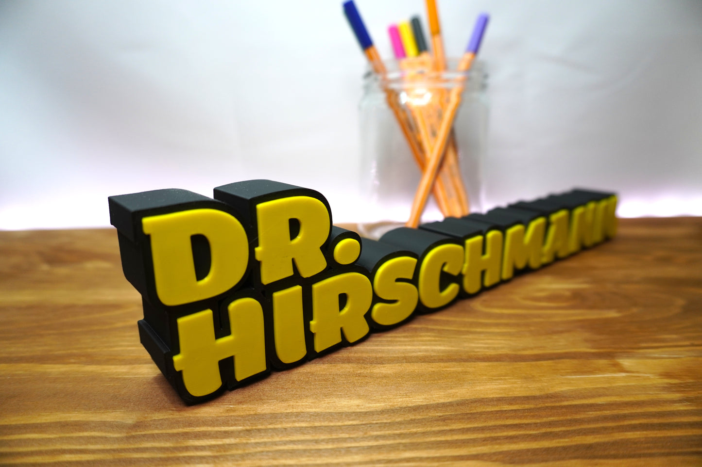 Personalisiertes Namensschild für Ärzte, mit frei wählbarem Namen und Umrandungsfarbe, ideal für den Schreibtisch
