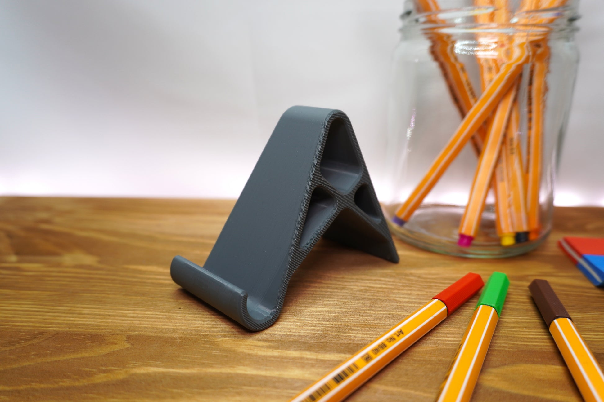 Handyhalterung in elegantem Design, perfekt für Büro und Schreibtisch, Farbe individuell anpassbar