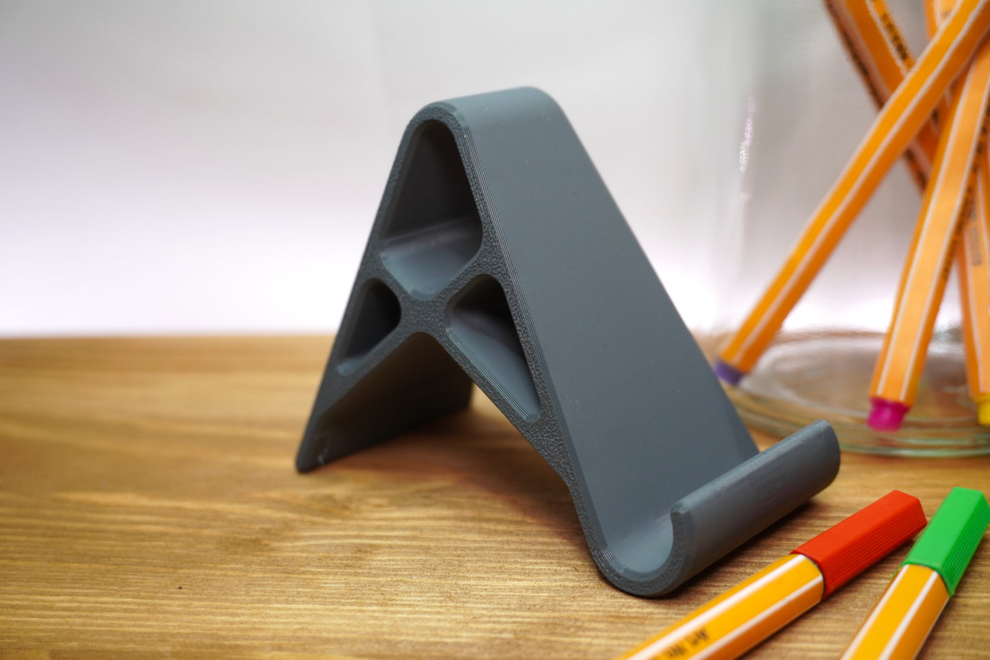 Stilvolle Handyhalterung – Farbe frei wählbar, ideal für Schreibtisch und Co.