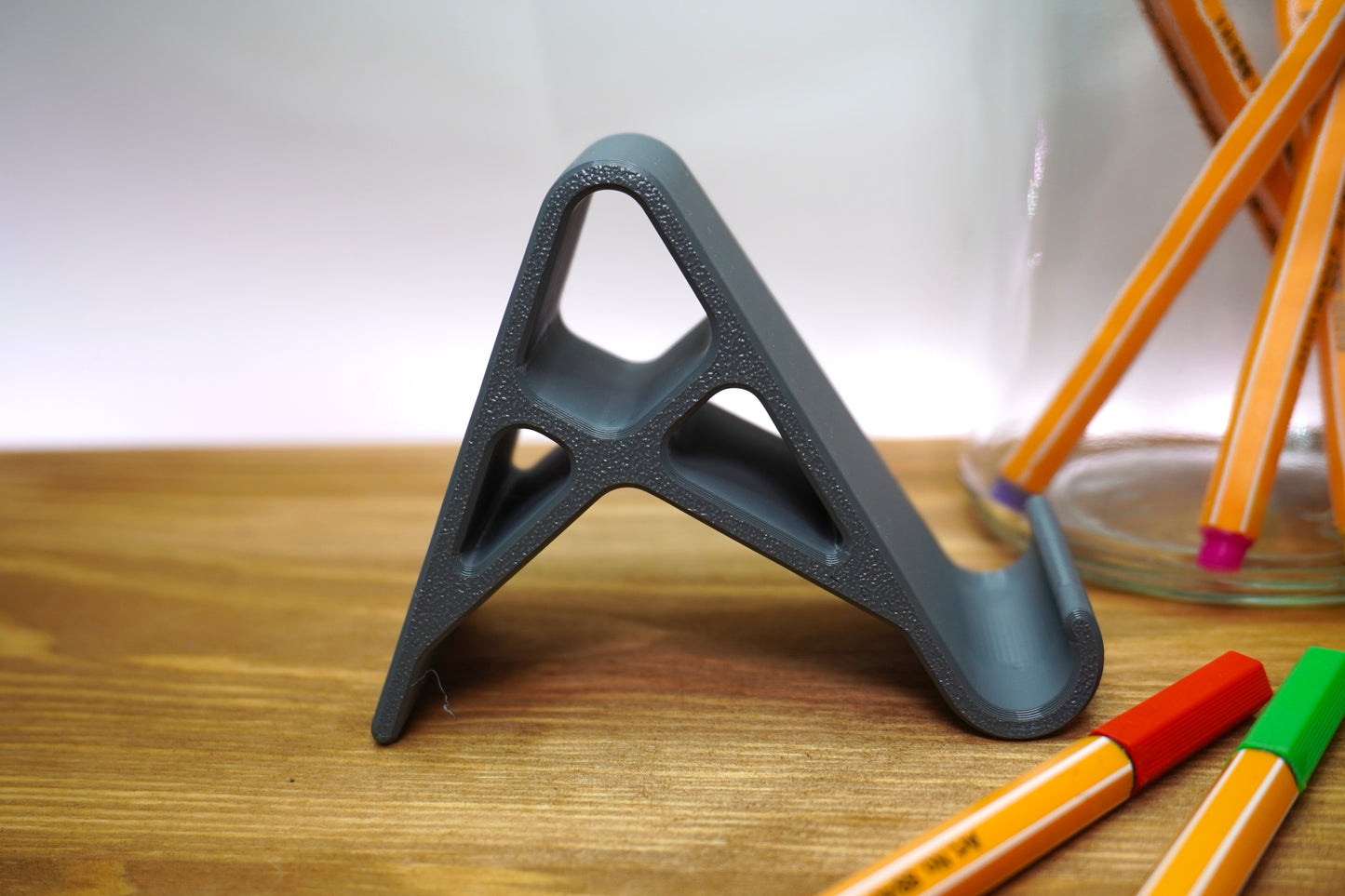 Stilvolle Handyhalterung – Farbe frei wählbar, ideal für Schreibtisch und Co.