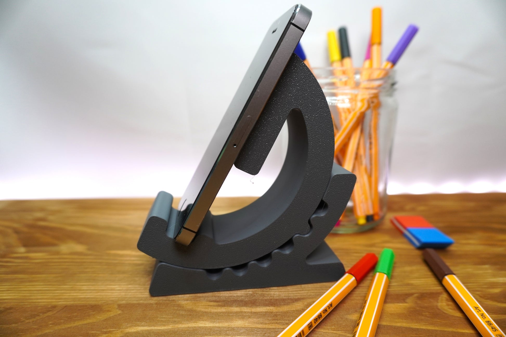 Handyhalterung mit Zahnradmechanismus, mehrstufig verstellbar, ideal für Schreibtisch und Arbeitsplatz