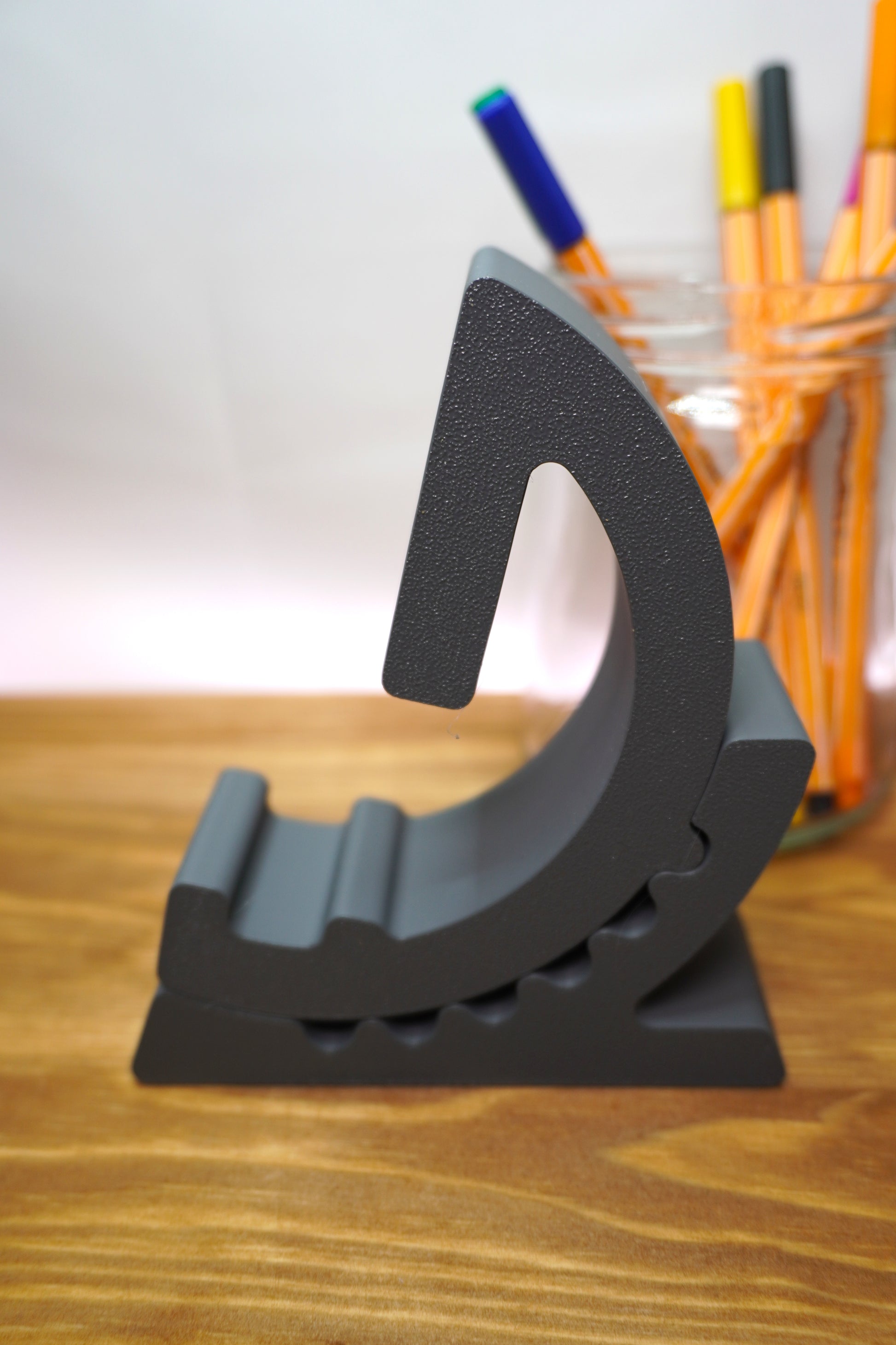 Stylische und verstellbare Handyhalterung für den Schreibtisch, Farbe individuell anpassbar