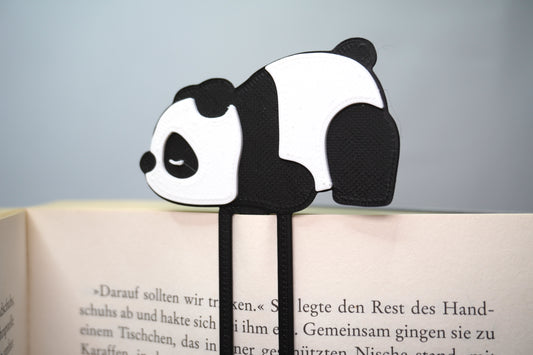 Niedliches Panda-Lesezeichen, das auf die Buchseite aufgesteckt wird, in Schwarz und Weiß