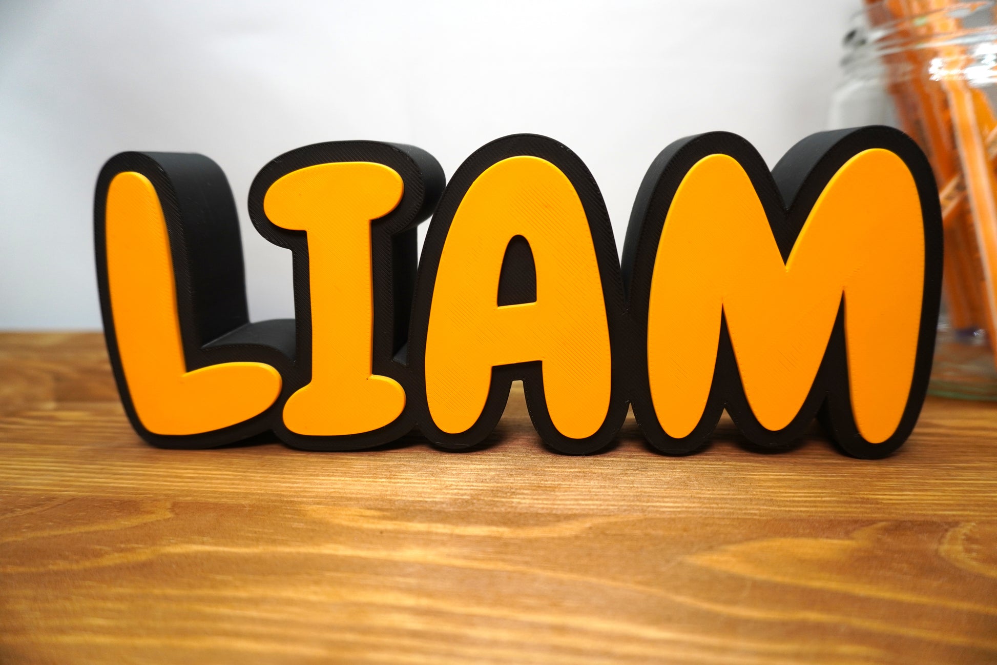 Namensschild für den Schreibtisch, personalisierbar mit deinem Namen und anpassbarer Farbe für Schriftzug und Umrandung