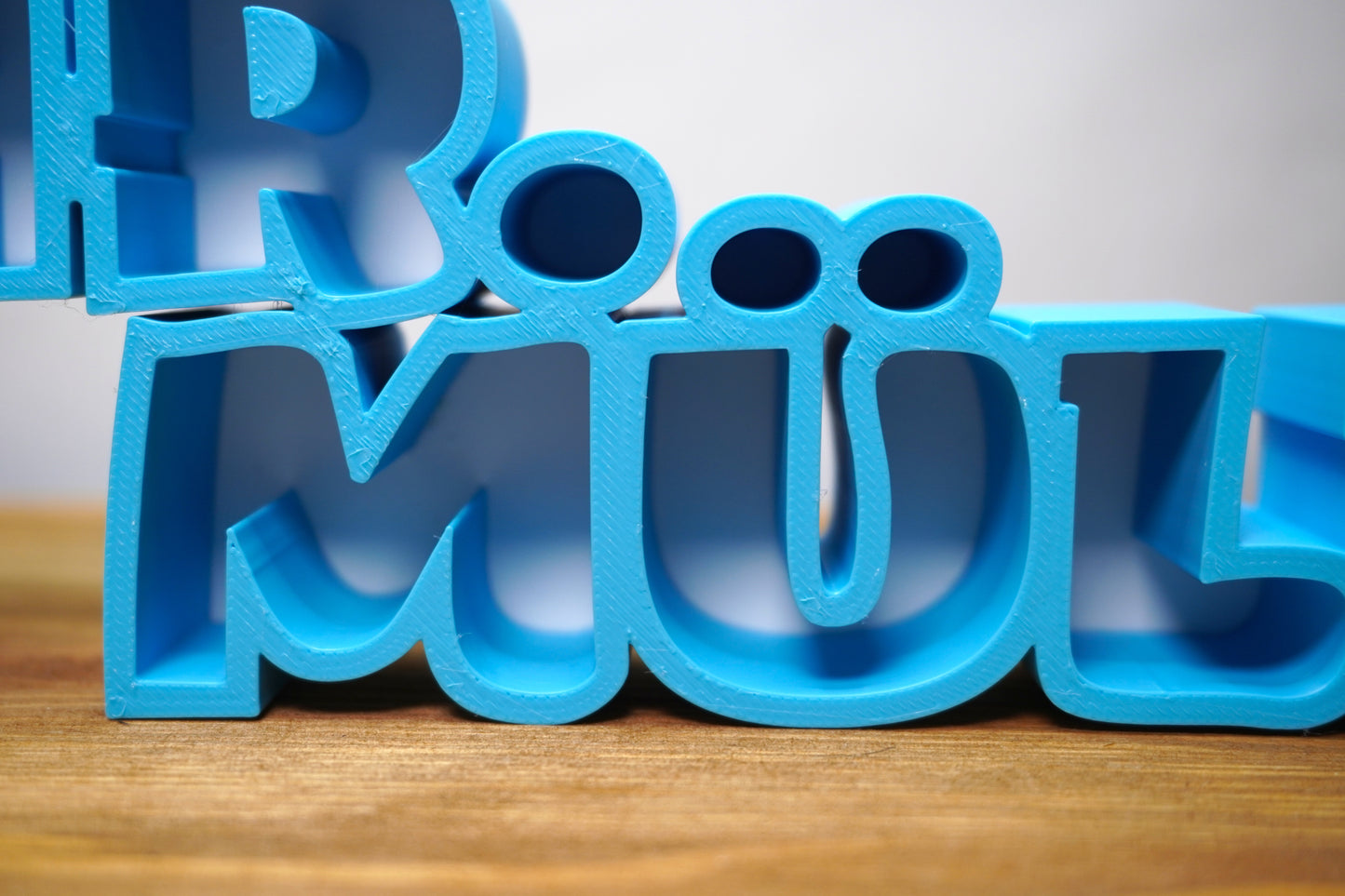 Personalisiertes Namensschild mit Anrede, farblich individuell anpassbar für Schriftzug und Innenflächen