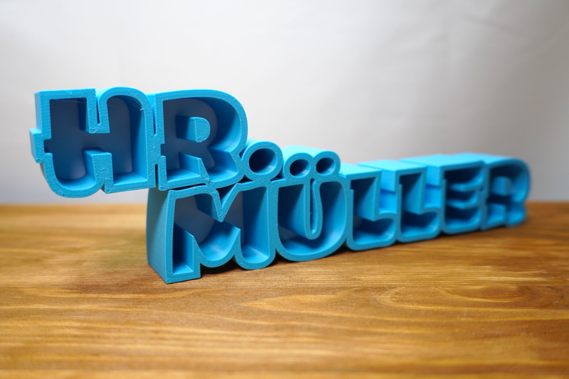 Namensschild mit 3D-Effekt, frei wählbarer Name und Anrede, perfekt für den Schreibtisch