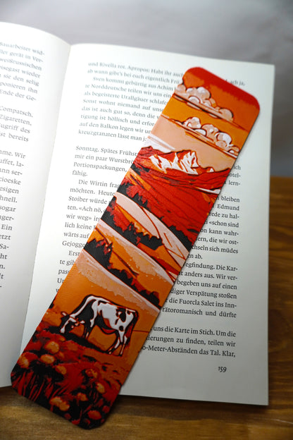 Natur-Lesezeichen mit Bergpanorama und Kuh für Natur- und Bücherliebhaber