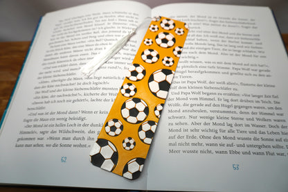 Fußball-Lesezeichen in Orange mit Quaste, perfektes Geschenk für Bücher- und Fußballfreunde