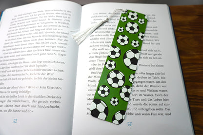 Fußball-Lesezeichen in Blau mit optionaler Quaste, ideal für Fußballfans