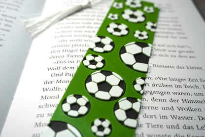Lesezeichen mit Fußball-Muster – In verschiedenen Farben, wahlweise mit oder ohne Quaste