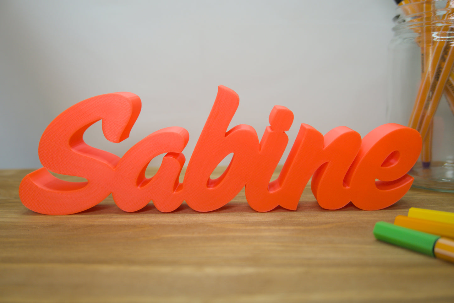 Personalisiertes Namensschild mit frei wählbarem Schriftzug, ideal für den Schreibtisch