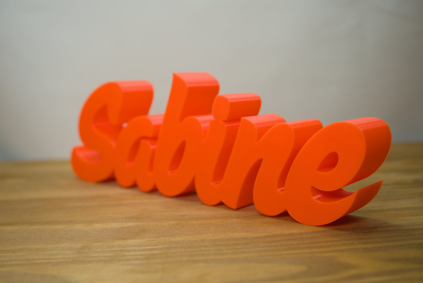 Personalisiertes Namensschild "Sabine" – Farbe für den Namen frei wählbar, ideal für den Schreibtisch