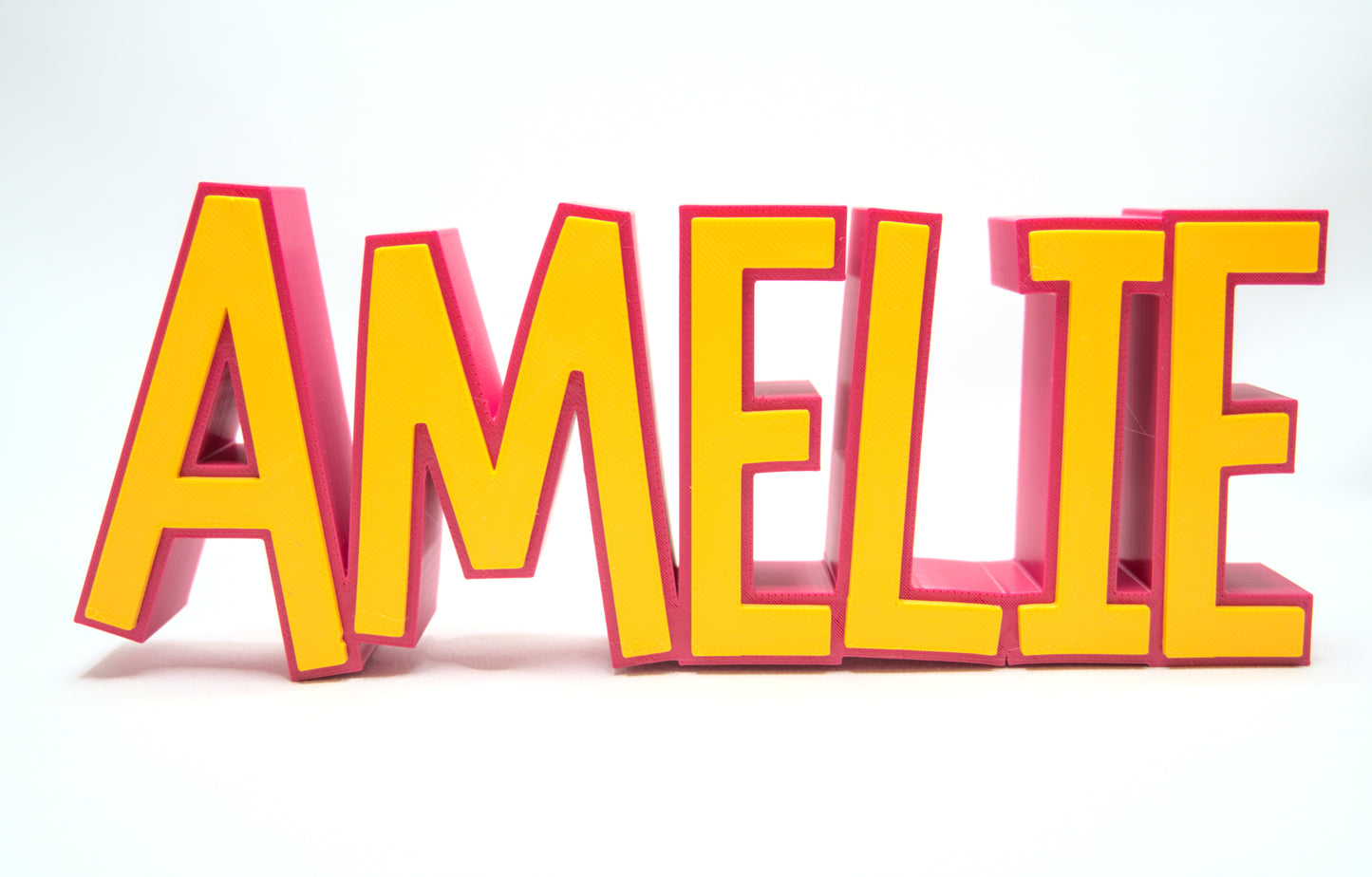 Namensschild mit individueller Farbauswahl für Name und Umrandung, stilvoll und personalisierbar