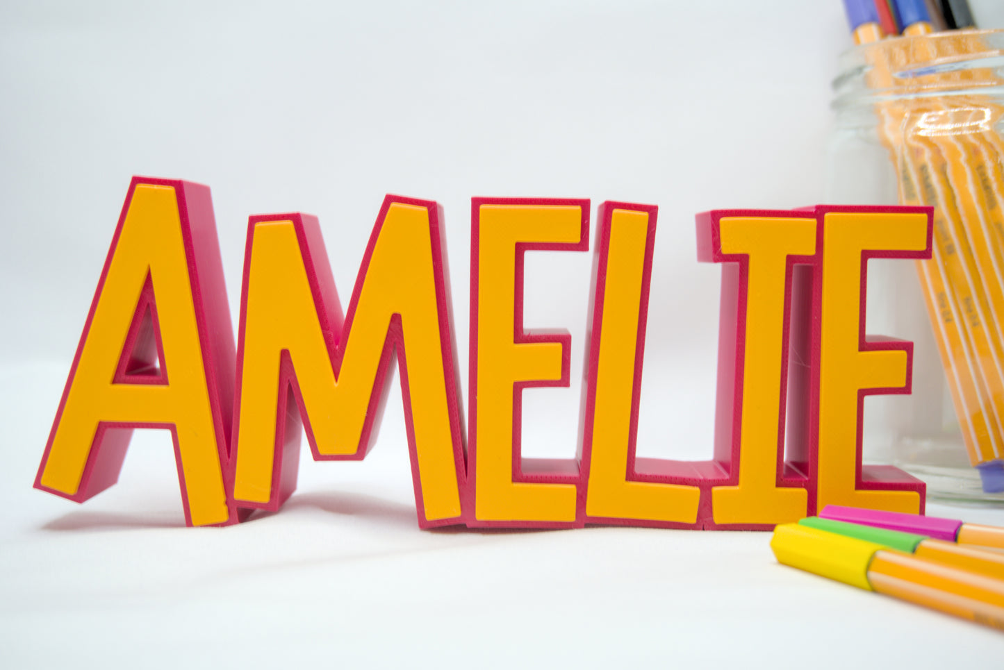 Personalisiertes Namensschild "Amelie" – Farbe für Name und Umrandung frei wählbar