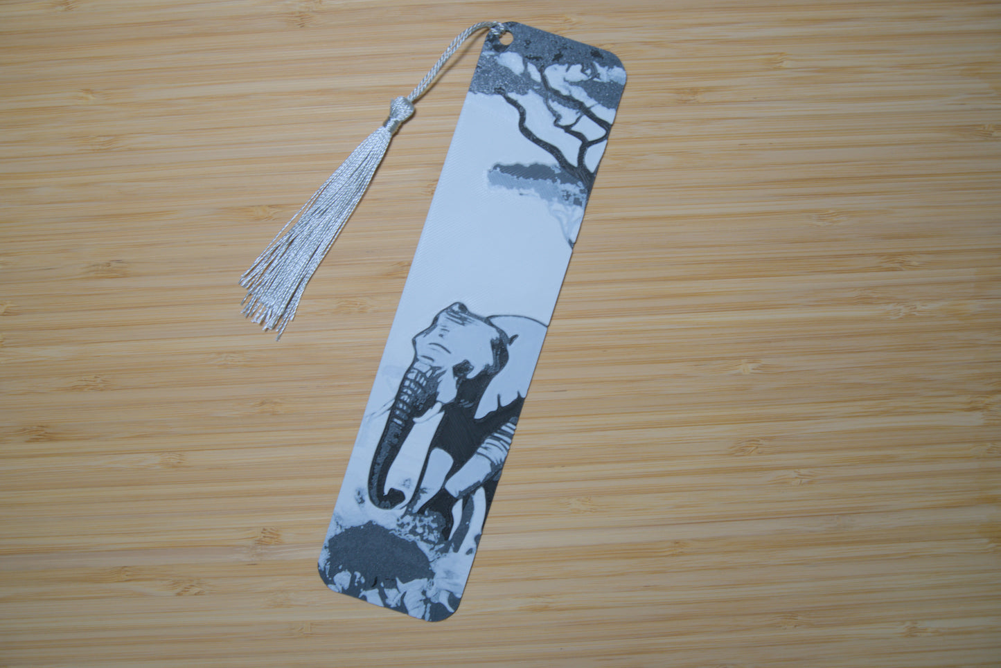 Lesezeichen mit Elefant in afrikanischer Steppe – Wahlweise mit oder ohne Quaste