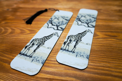 Lesezeichen mit Giraffe in afrikanischer Steppe – Wahlweise mit oder ohne Quaste