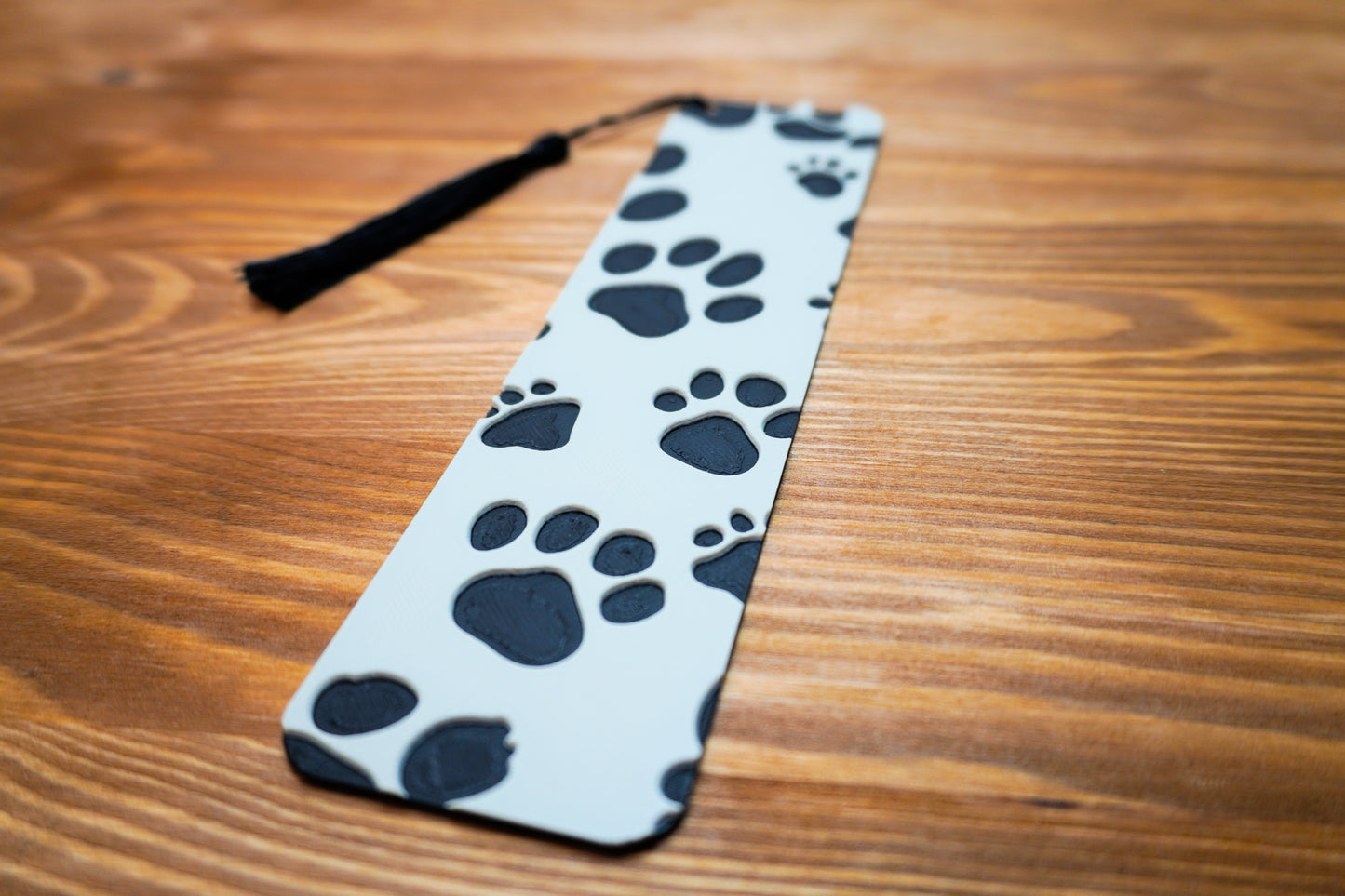 Stylisches Lesezeichen mit Pfoten-Motiv und Quaste, perfektes Geschenk für Hundefreunde