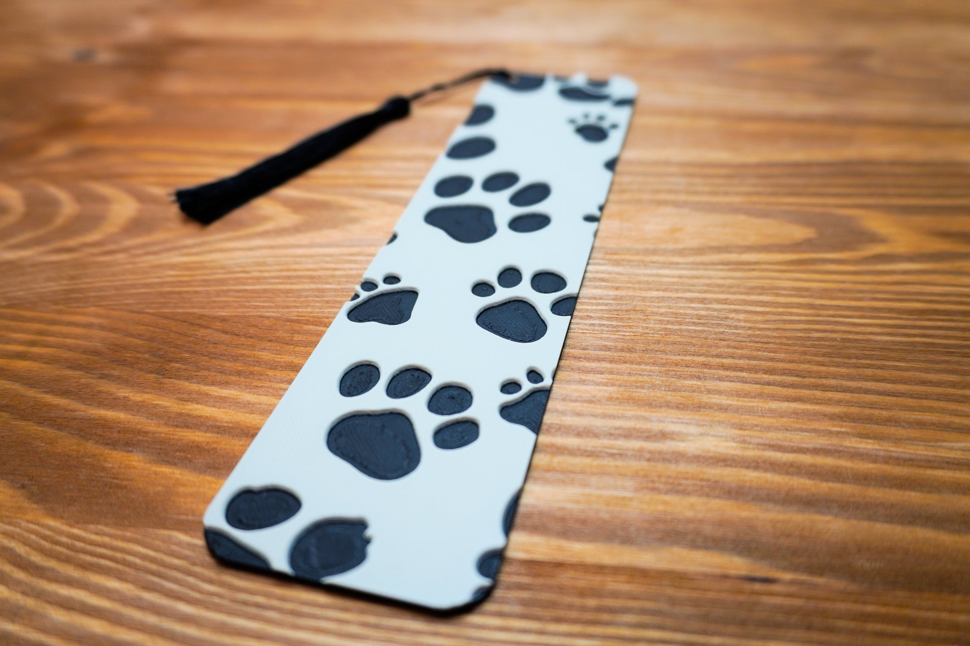 Stylisches Lesezeichen mit Pfoten-Motiv und Quaste, perfektes Geschenk für Hundefreunde