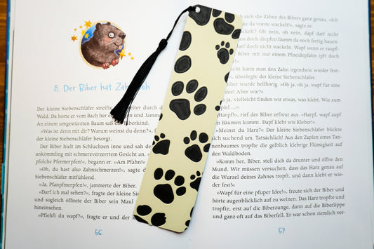 Lesezeichen mit Hundepfoten-Design und beigem Hintergrund, ideal für Bücherfreunde