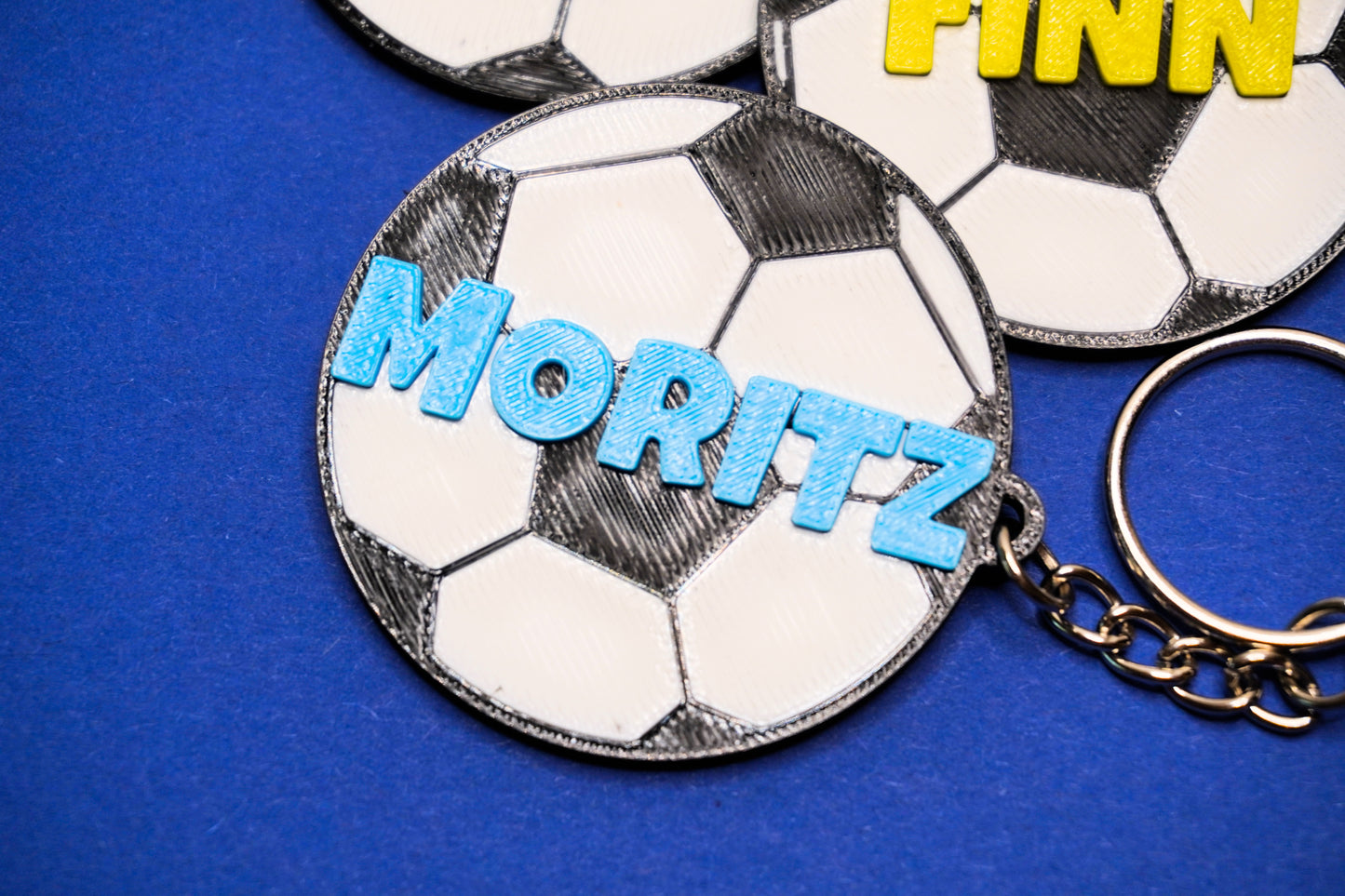 Personalisierter Fußball-Schlüsselanhänger mit Namen – Farbe frei wählbar