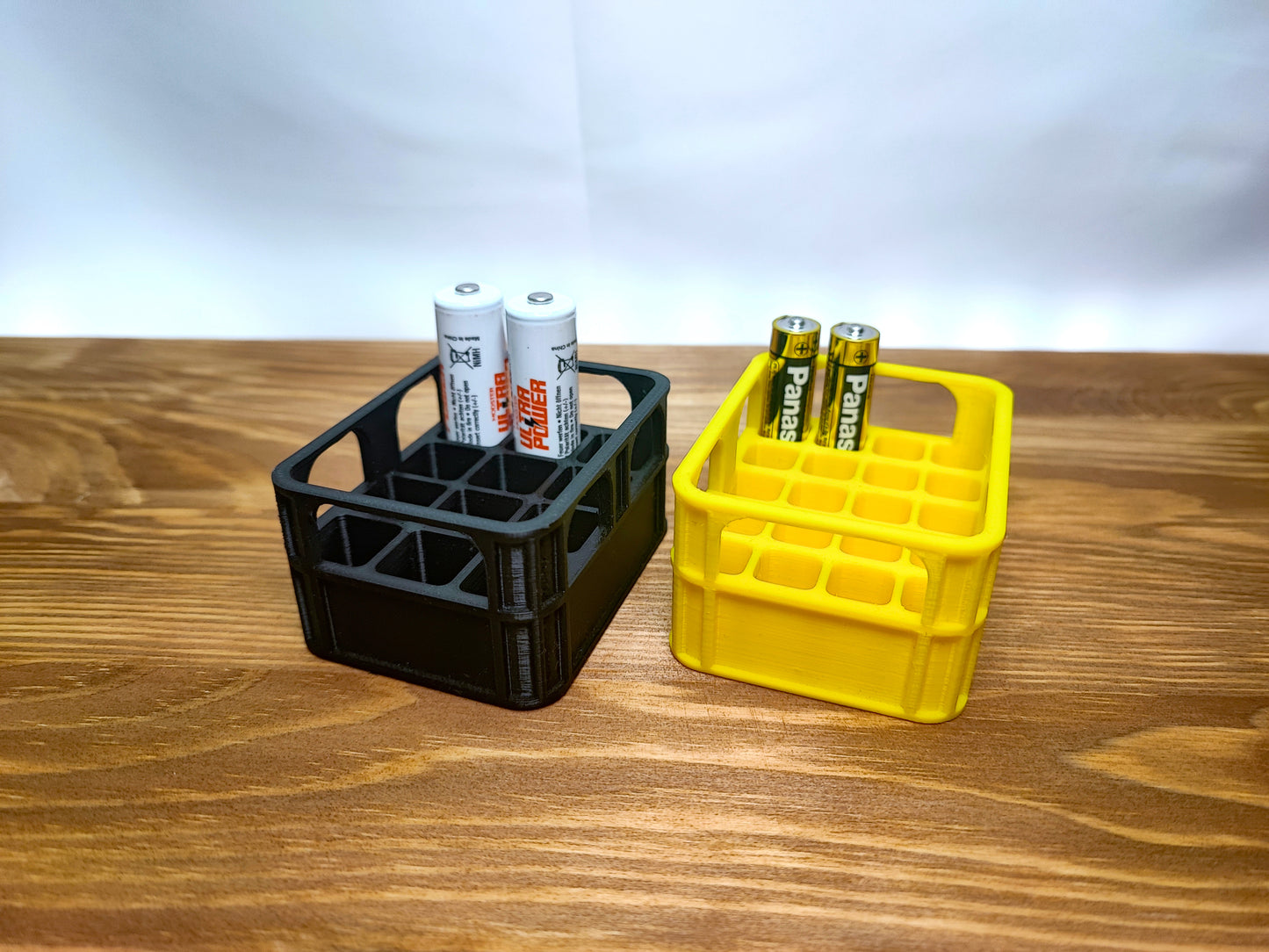 Batteriespender im Bierkisten-Design, individuell anpassbar in der Farbe, ideal für Zuhause oder Werkstatt